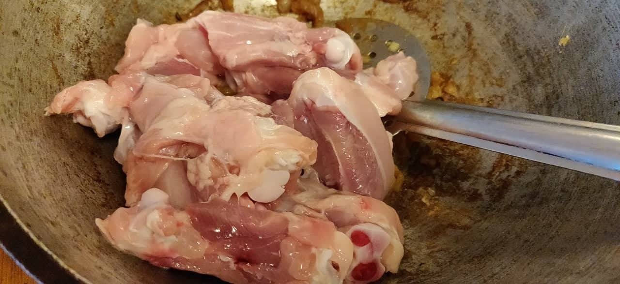 chicken_curry_with_coconut_milk - 53902844_1325982954244710_7240533353101787136_n.jpg