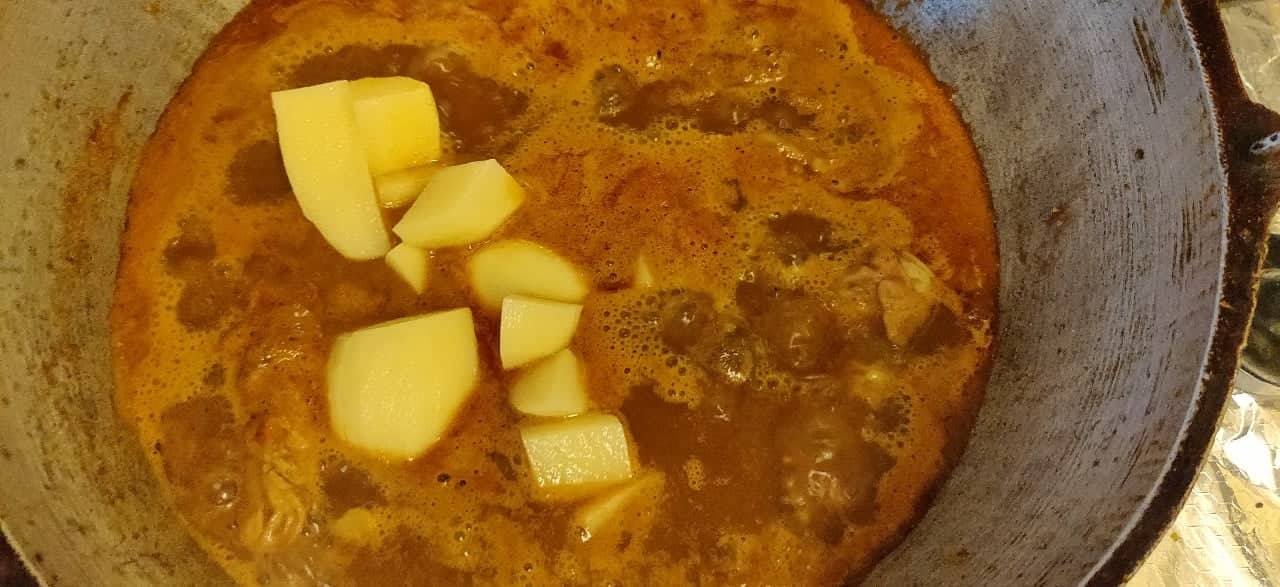 chicken_curry_with_coconut_milk - 55439694_2255942274682668_1757503409251942400_n.jpg