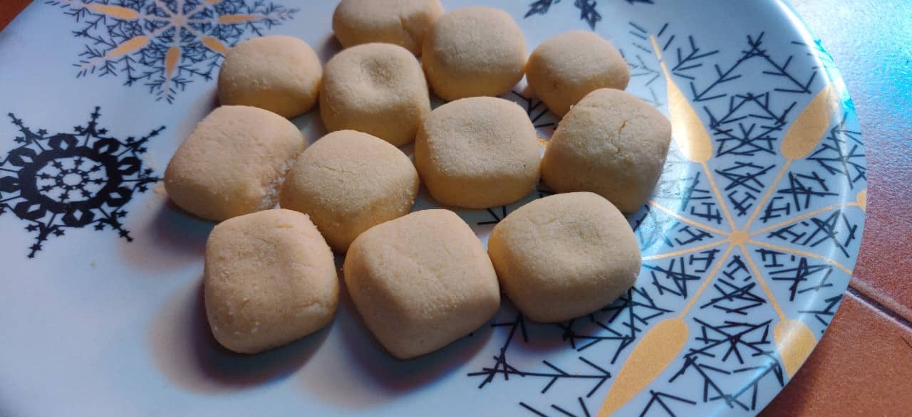 ghee_biscuits - 53165005_1930153343778916_1814054272975765504_n.jpg