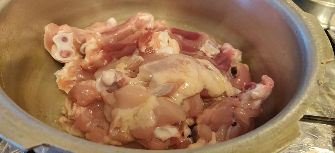 chicken_salna - 56453020_288441175386205_274750294875701248_n.jpg
