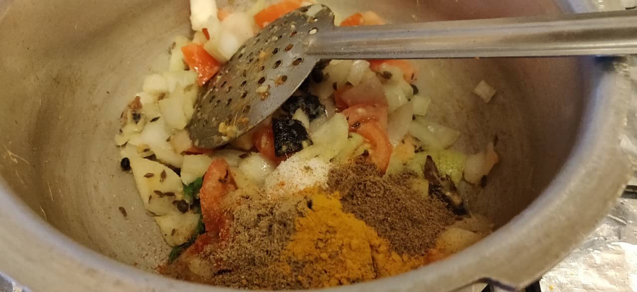chicken_salna - 57088220_2359295117622630_6311531531839995904_n.jpg