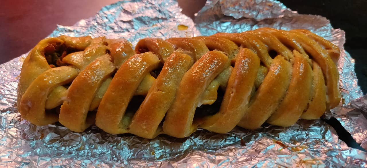 stuffed_braided_bread - 56652945_1419535798189113_8805931447958372352_n.jpg