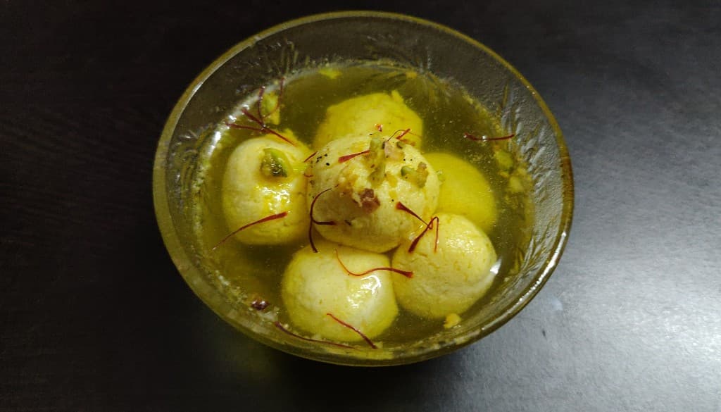 rasgulla - 62260951_2372307826386169_7306502569004630016_n.jpg