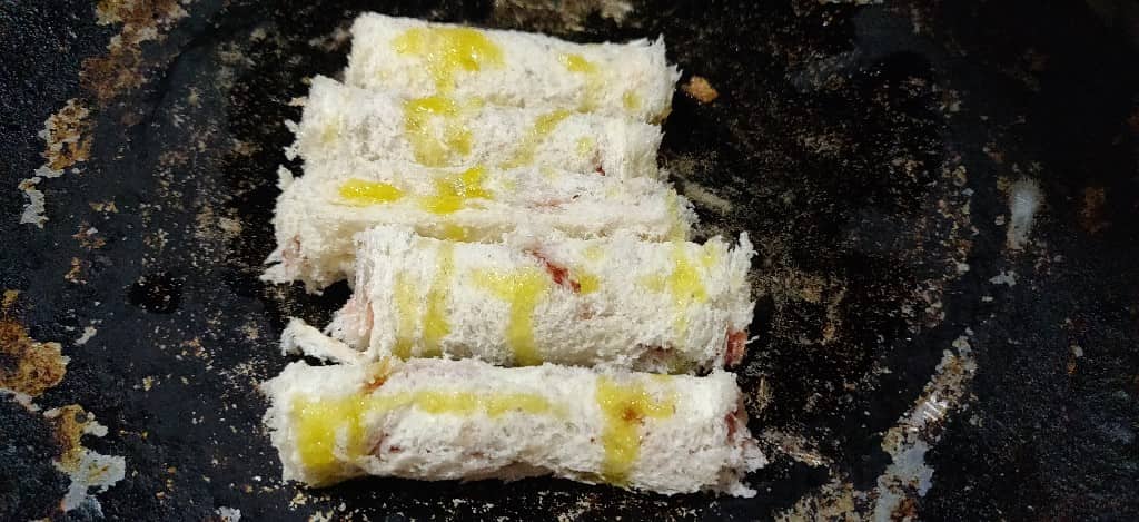 Jam_coconut_roll_ups - 67843393_739586056492456_3519647122645319680_n.jpg