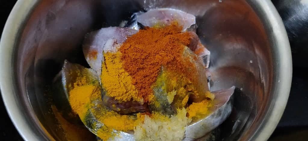 fish_biryani - adding masala to fish