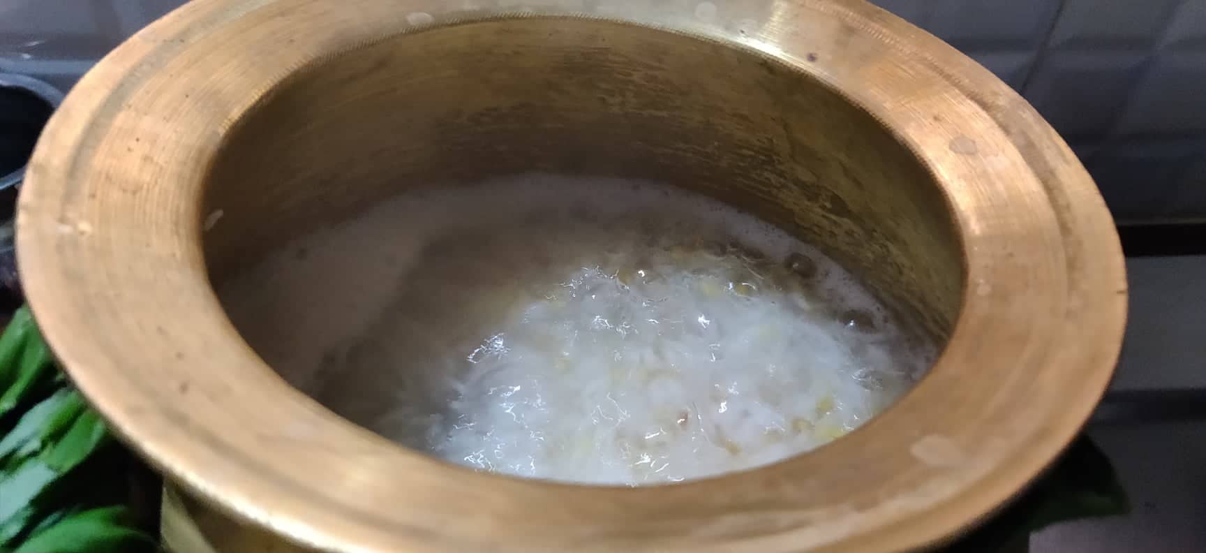 sakkarai_pongal_in_brass_pot - 137212469_254184316065611_112808518809425220_n