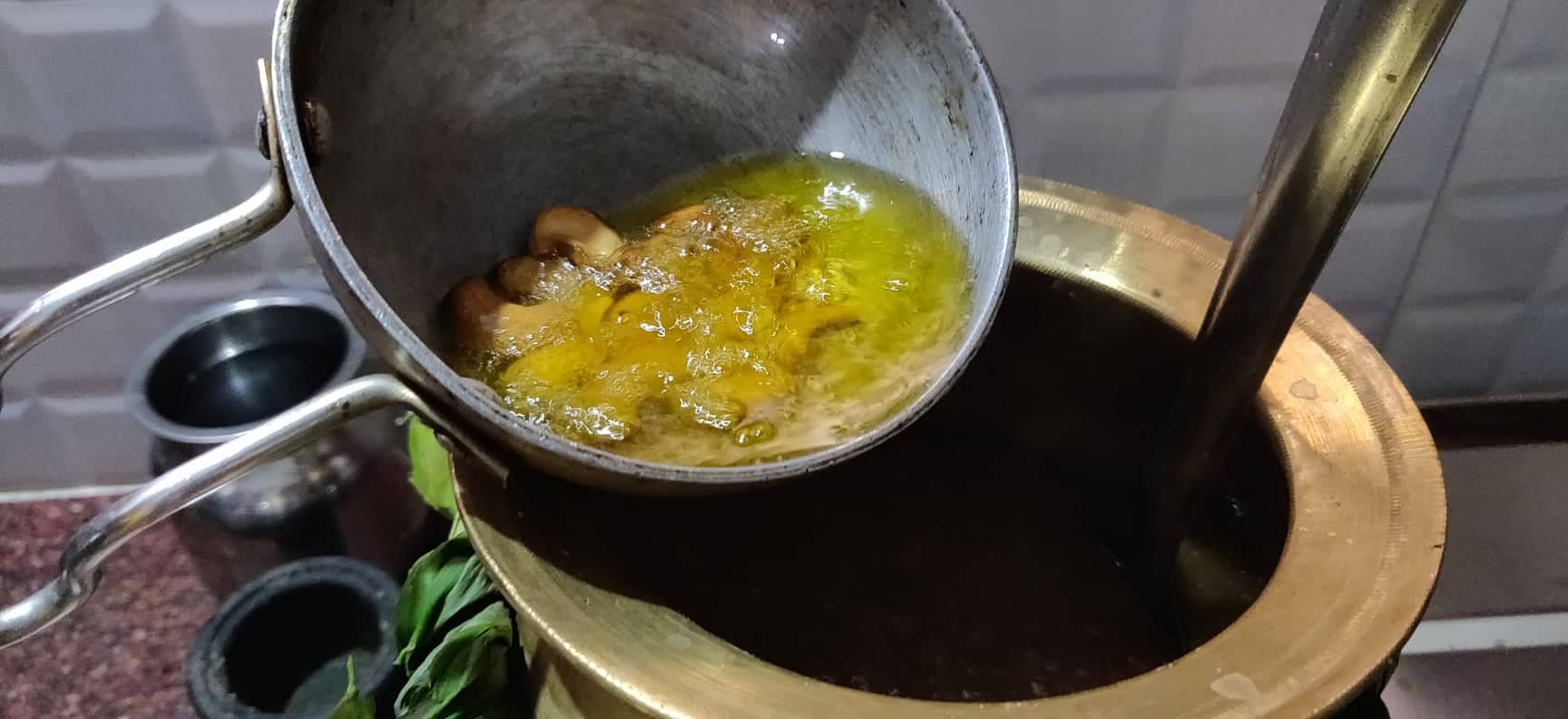 sakkarai_pongal_in_brass_pot - 137216208_1133661930397283_123988108889006439_n