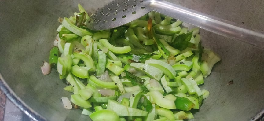 snake_gourd_poriyal - 152755026_289369439190969_4546560235708743833_n