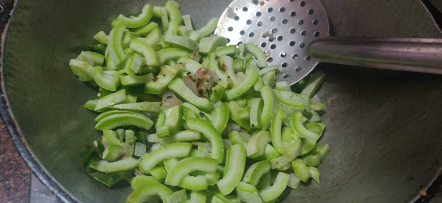 snake_gourd_poriyal - 153235165_813997309463013_5199302810595714740_n
