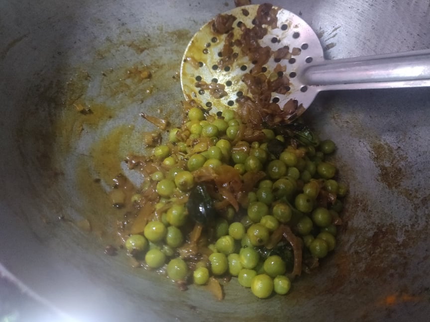 green_peas_poriyal - 182609724_425391498494476_1130857558172892764_n