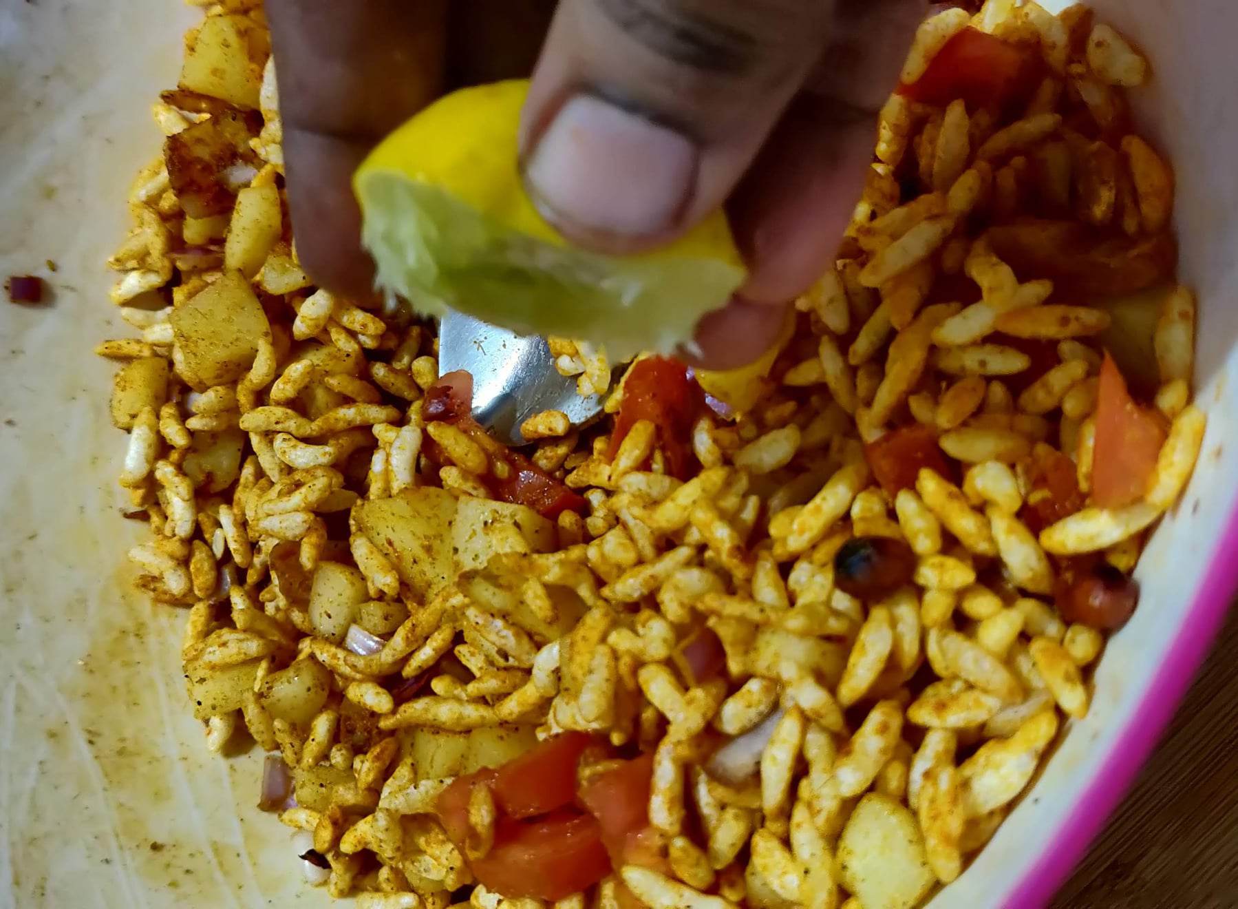 Jhal Muri - add lemn juice